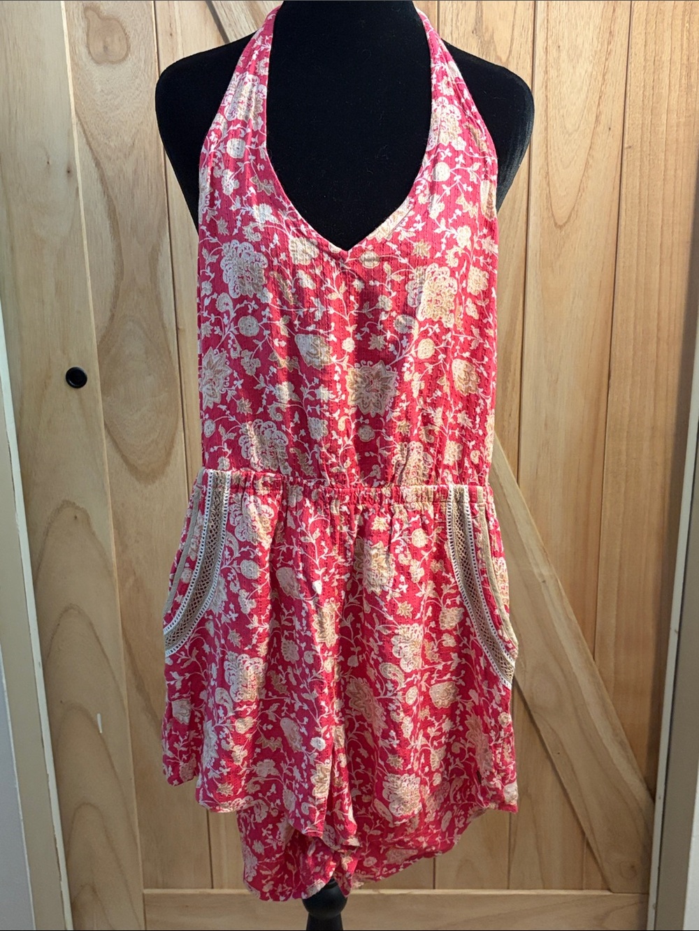 O’Neill Pink Floral Halter Romper Crochet Pocket Trim Women’s Small NWT